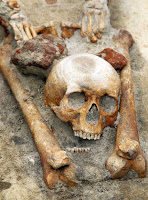 Encuentran tumba de 'vampiros' en Polonia que data del siglo XVI