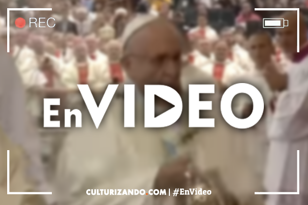 #EnVideo: El papa Francisco se cae durante una misa en Polonia