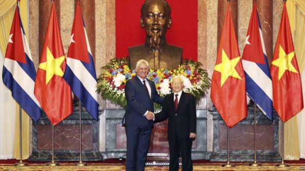 Presidente cubano de visita en Vietnam para fortalecer nexos