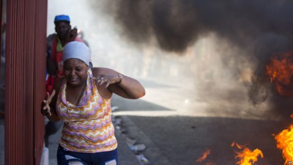Un muerto y tres heridos por violencia en Haití, en protestas de corrupción en el Gobierno