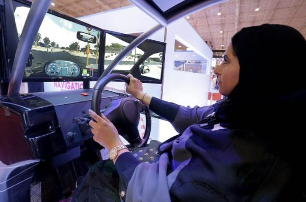¿Por qué las mujeres ya pueden conducir en Arabia Saudí? La razón es económica