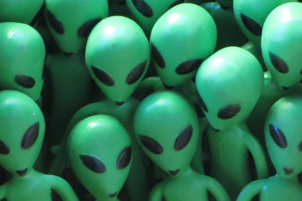 ¿Por qué los extraterrestres son calvos?