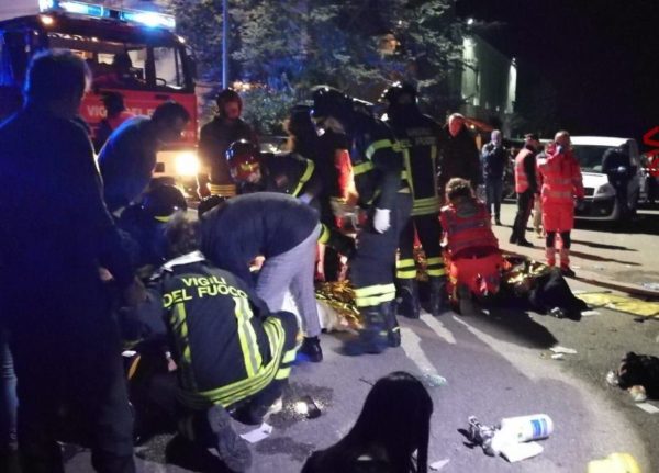 6 muertos y 120 heridos en el este de Italia por una estampida