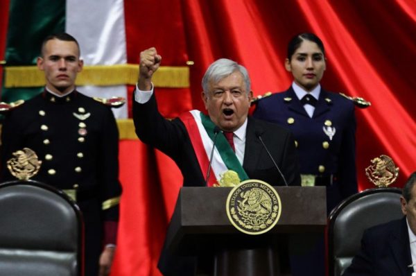 Andrés Manuel López Obrador asume como nuevo presidente de México