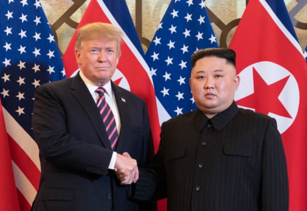 Trump y Kim se estrechan la mano al inicio de segunda cumbre