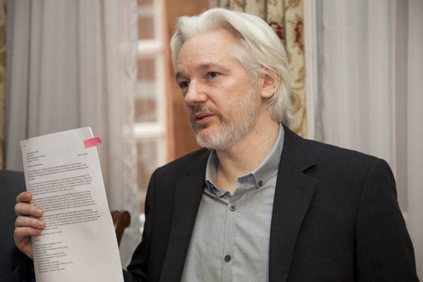 Policía británica detuvo a Julian Assange a pedido de EE.UU.