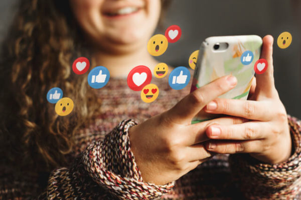 Niños 'influencers': ¿Debemos proteger a los menores de las marcas o de sus propias familias?