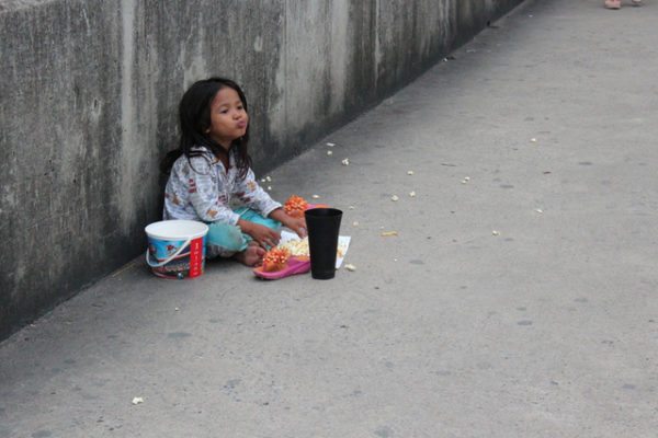 Atacar la pobreza infantil: una inversión a largo plazo