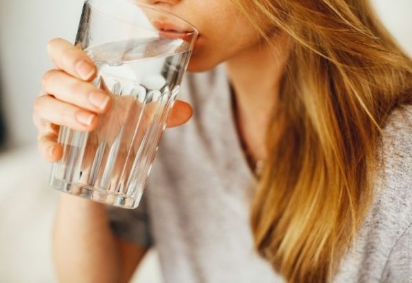 7 razones indiscutibles para priorizar beber más agua a diario