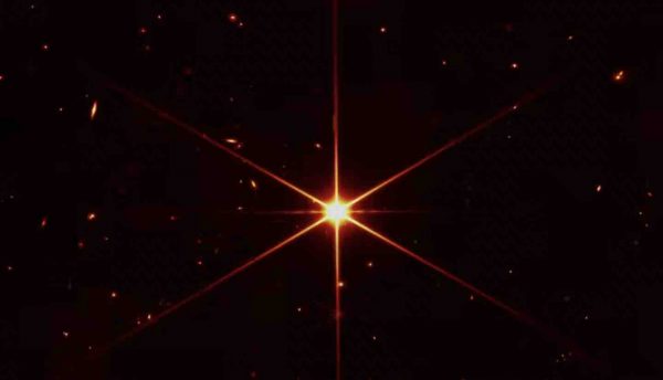 ¿Por qué el telescopio James Webb muestra las estrellas con ocho puntas?