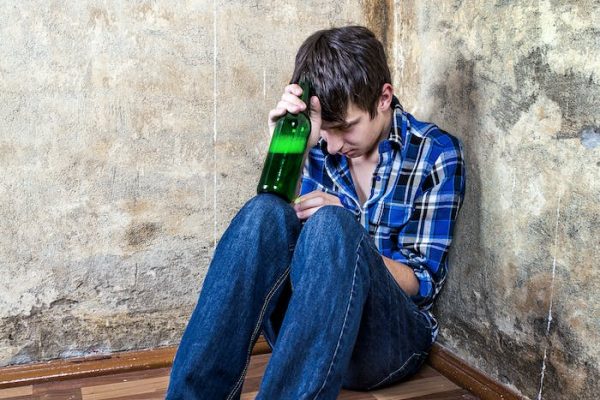 Consumo de alcohol en jóvenes y riesgo de demencia: ¿estamos mirando para otro lado?