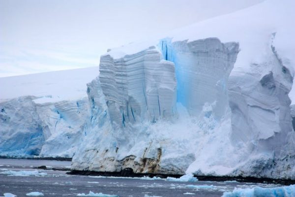 Un nuevo estudio muestra lo rápido que retroceden las capas de hielo y lo que podría significar para la Antártida