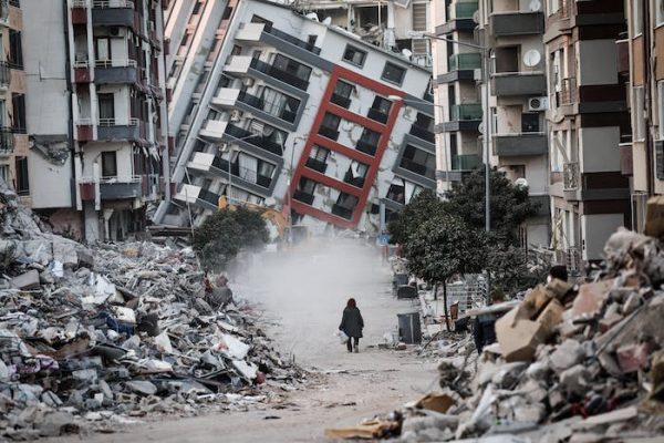 Turquía, un año después: los terremotos han dejado al descubierto profundas cicatrices sociales y las mujeres se llevan la peor parte