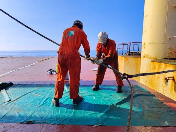 La vida a bordo de los buques mercantes: visibilizando el acoso en alta mar