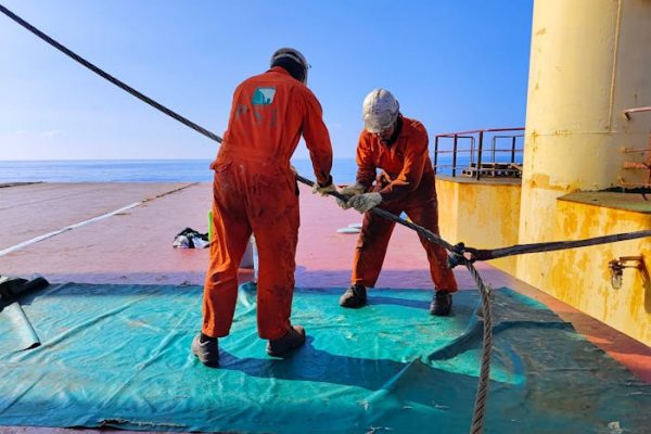 La vida a bordo de los buques mercantes: visibilizando el acoso en alta mar