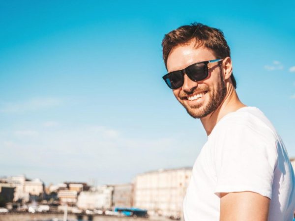 Cómo elegir los modelos de lentes para hombres jóvenes más afines a tu estilo