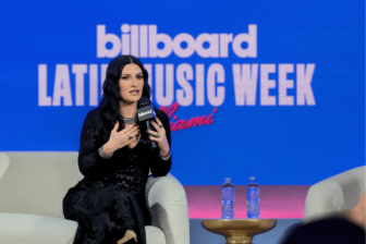 Laura Pausini sorprende al mundo con detalles de sus nuevos álbumes: covers de Bad Bunny y Joan Sebastian