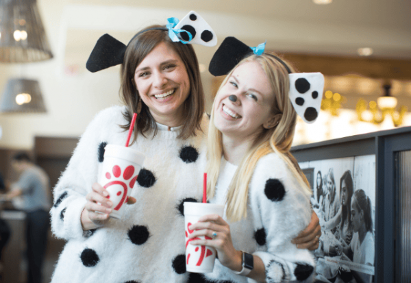Llegó el nuevo Chick-fil-A a East Doral y viene con todo: drive-thru rápido, vacas y comida gratis si te disfrazas