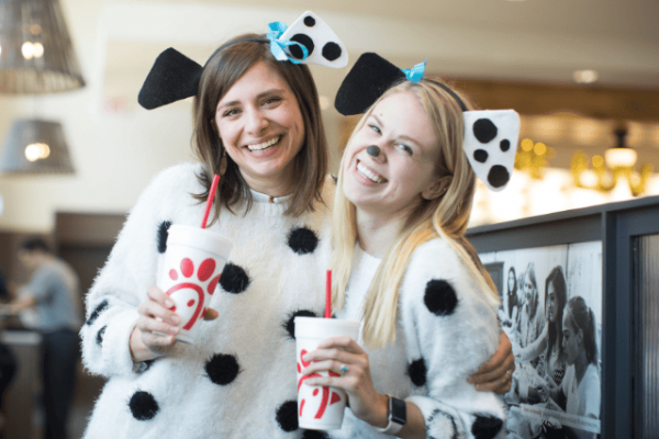 Llegó el nuevo Chick-fil-A a East Doral y viene con todo: drive-thru rápido, vacas y comida gratis si te disfrazas