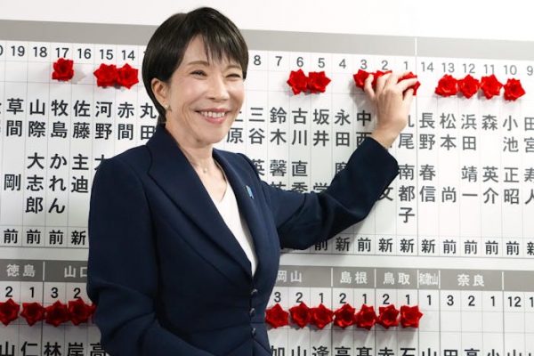 La primera ministra japonesa arrasa en las elecciones. ¿Cumplirá con su agenda?