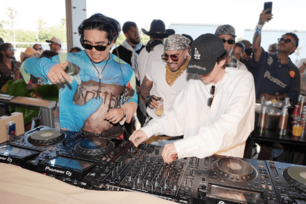 Rauw Alejandro sacude Coachella en Red Bull® Mirage: el junte explosivo con ROZ y Rvssian que nadie vio venir