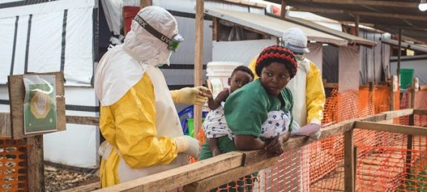 Diez factores que facilitan la veloz propagación actual del ébola